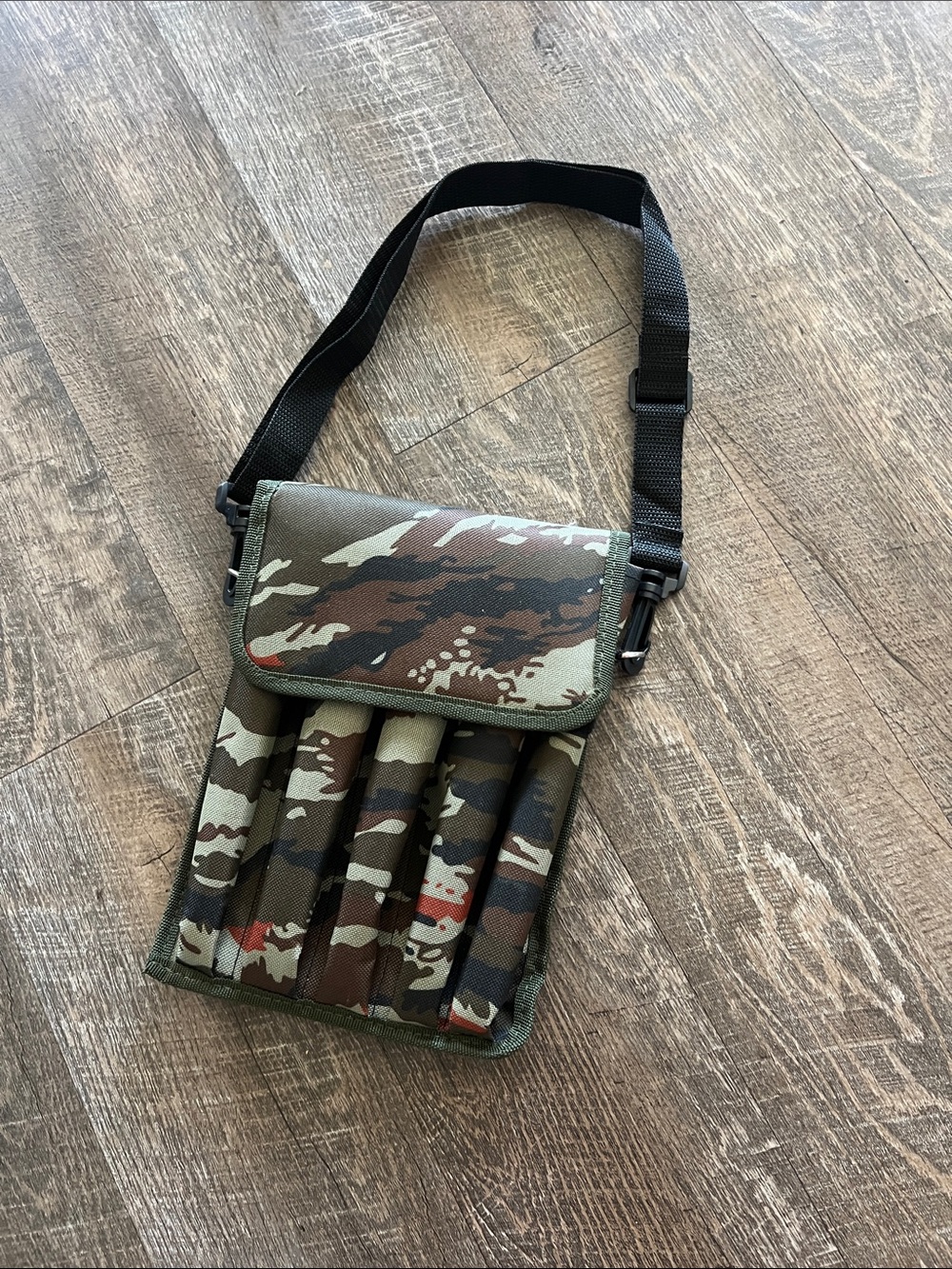 Men's Camouflage Crossbody Utility Bag - Green Camo